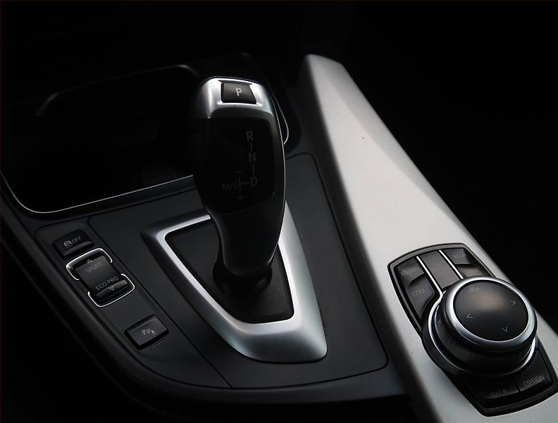 BMW Řada 3 (2018) 318 d, Automat, Serv.kniha - fotka 12 z 23