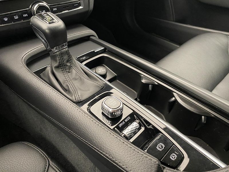 Volvo V90 D4 MOMENTUM AUT  - fotka 26 z 39