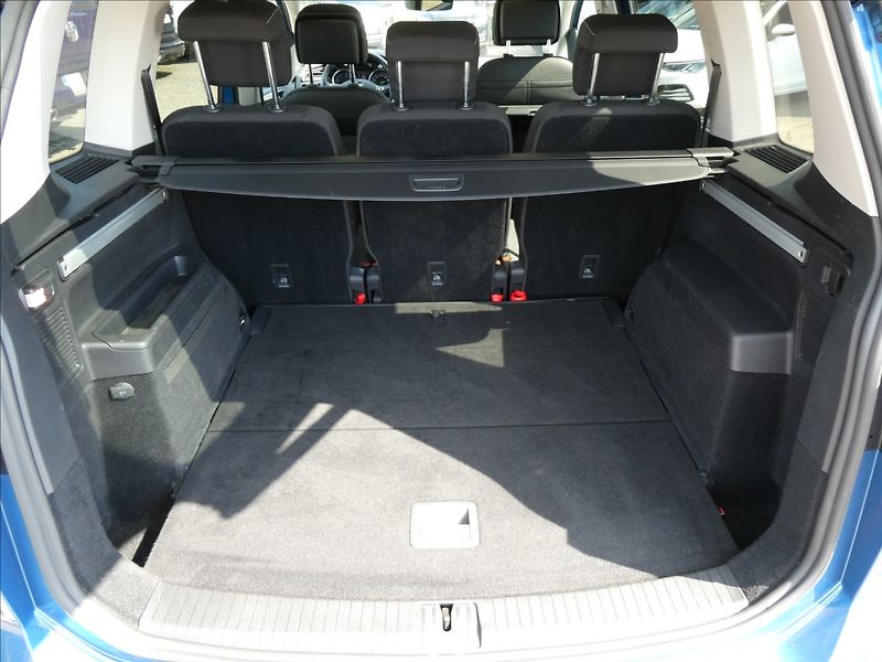Volkswagen Touran 1,4 TSi 110kW DSG,LED,serviska - fotka 19 z 49