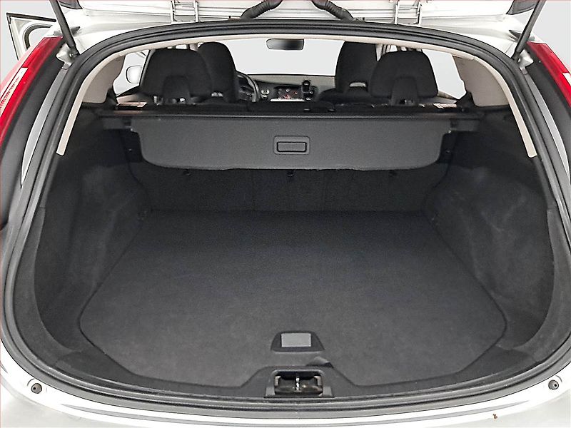 Volvo V60 (2017) D3 2.0, Navi, Tempomat - fotka 14 z 18