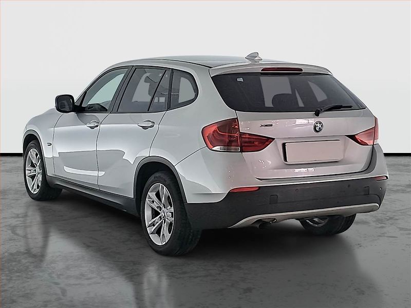 BMW X1 (2010) xDrive20d, 4X4, Navi, Xenony - fotka 4 z 16
