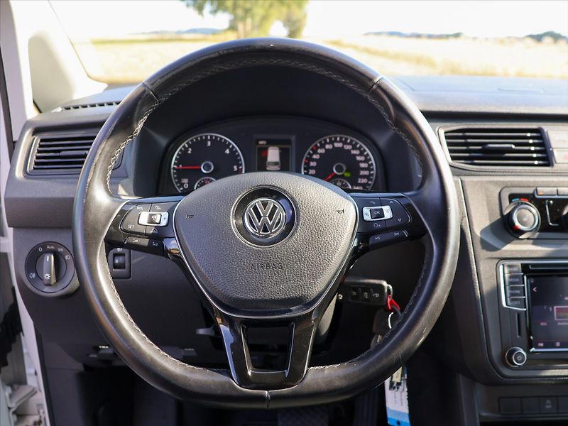 Volkswagen Caddy 2,0 TDI 75kW DSG Maxi Navi - fotka 16 z 31