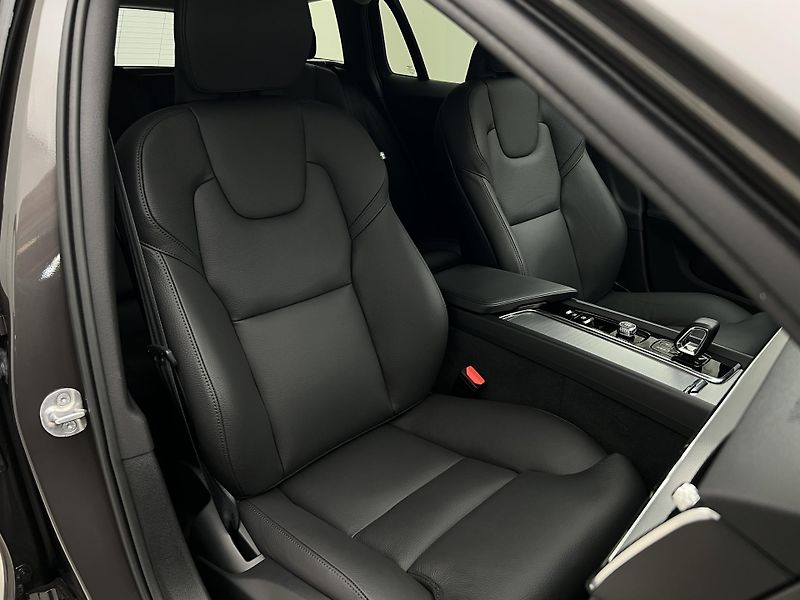 Volvo V60 B4 DARK PLUS AUT - fotka 19 z 42