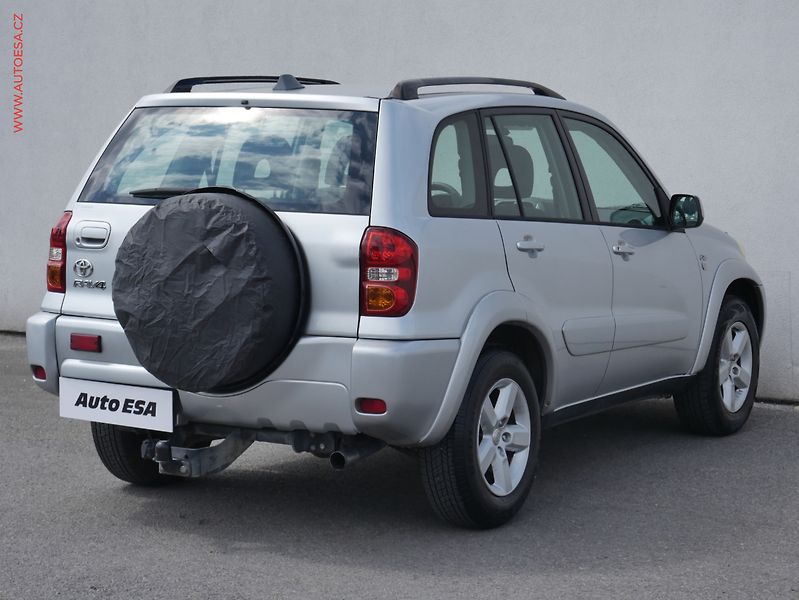 Toyota RAV4 (2005) 2.0 D-4D 4x4, AC, TZ - fotka 4 z 15