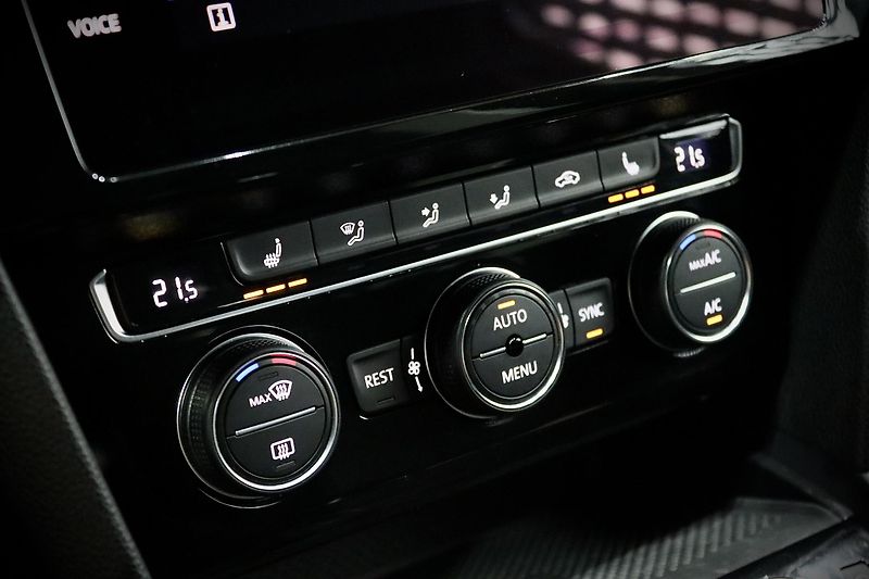 Volkswagen Passat B8 FL Var. 2.0 TSI 140 kW DSG - fotka 43 z 46