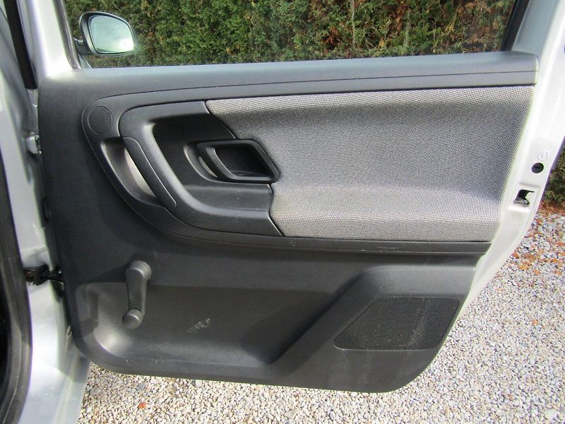 Škoda Roomster (2011) 1.6 TDI 66kW  BEZ KOROZE - fotka 23 z 34
