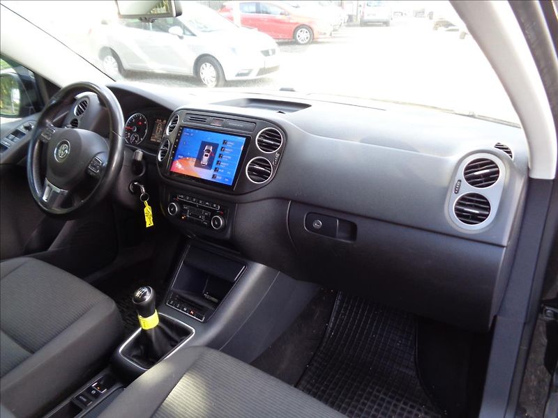 Volkswagen Tiguan 2,0 - fotka 9 z 17