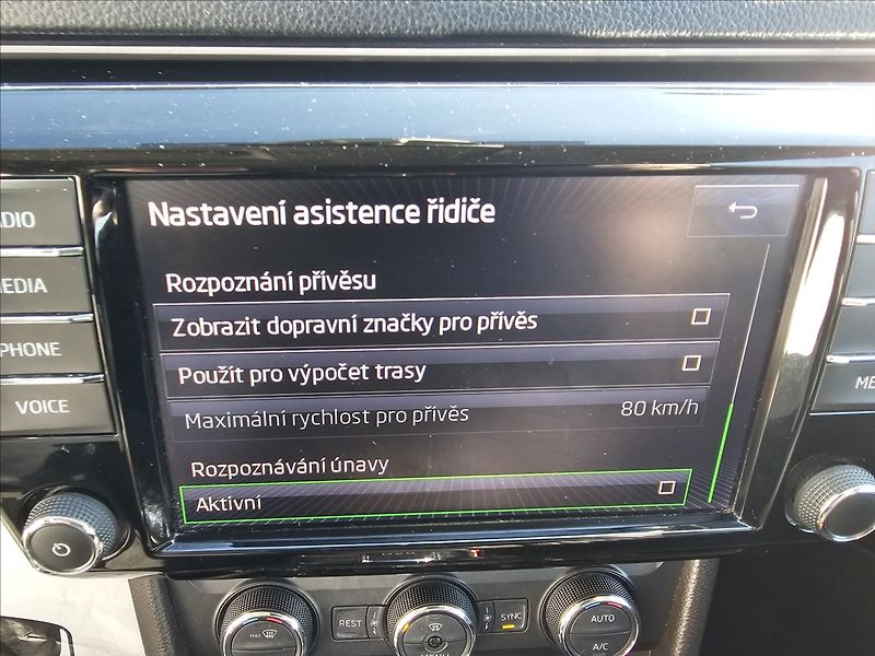 Škoda Superb 3 2,0TDi Laurin & Klement - fotka 24 z 46