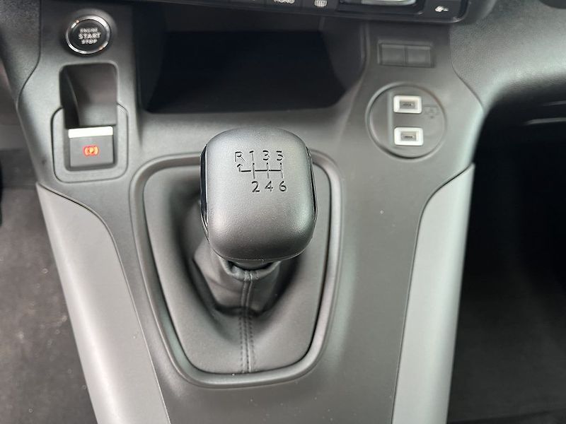 Toyota ProAce City Verso 1.5L D Family - fotka 23 z 32