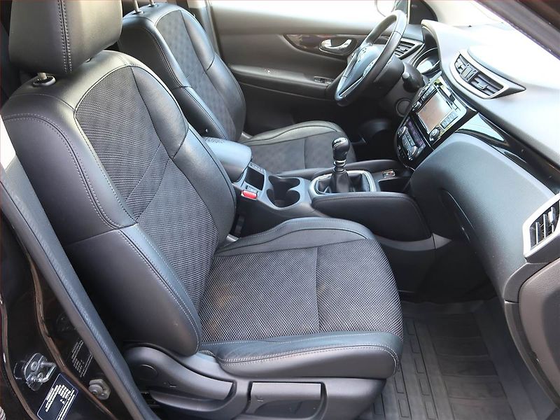 Nissan Qashqai (2017) 1.5 dCi, Navi, Xenony - fotka 9 z 17
