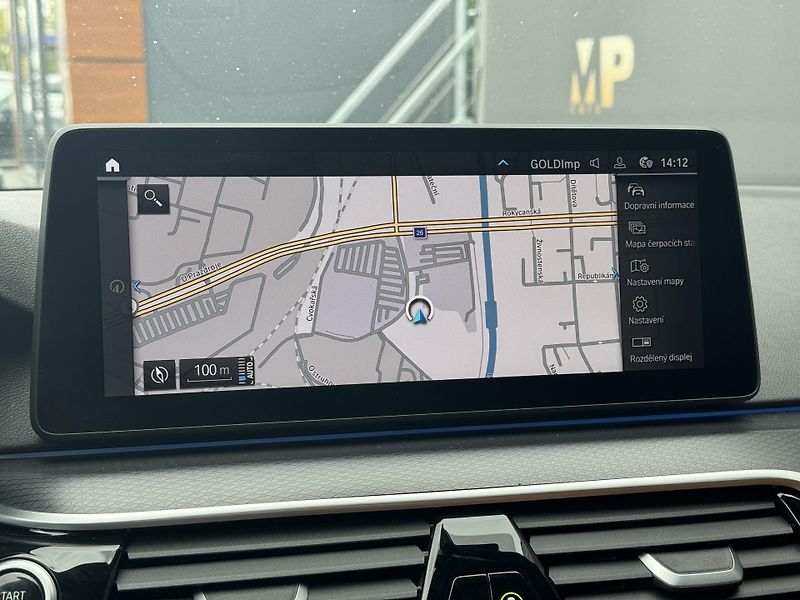 BMW Řada 5 (2022) 545e xDrive M Sport, DPH - fotka 33 z 56