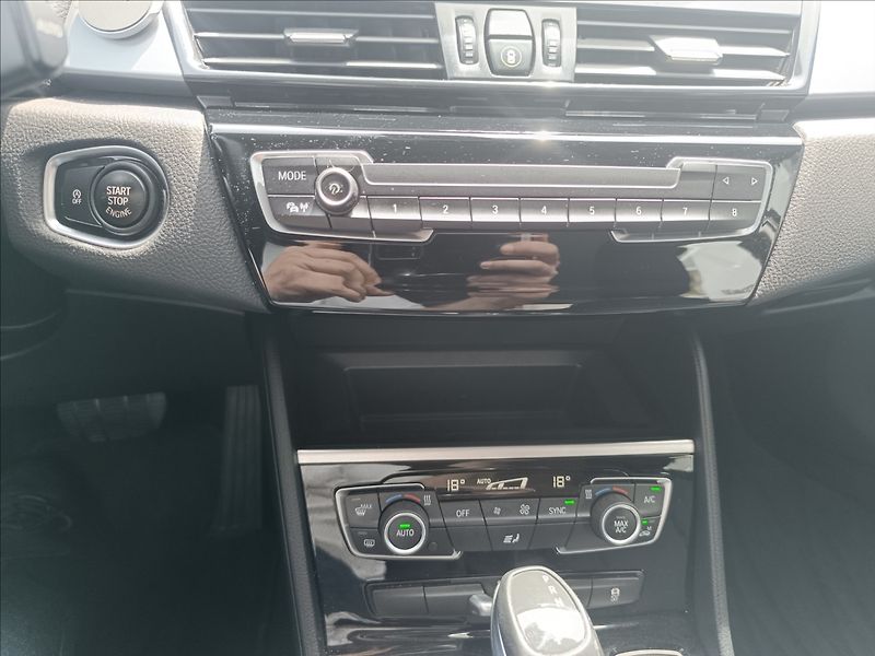 BMW Řada 2 1,5 218i Automat Active tourer - fotka 17 z 22