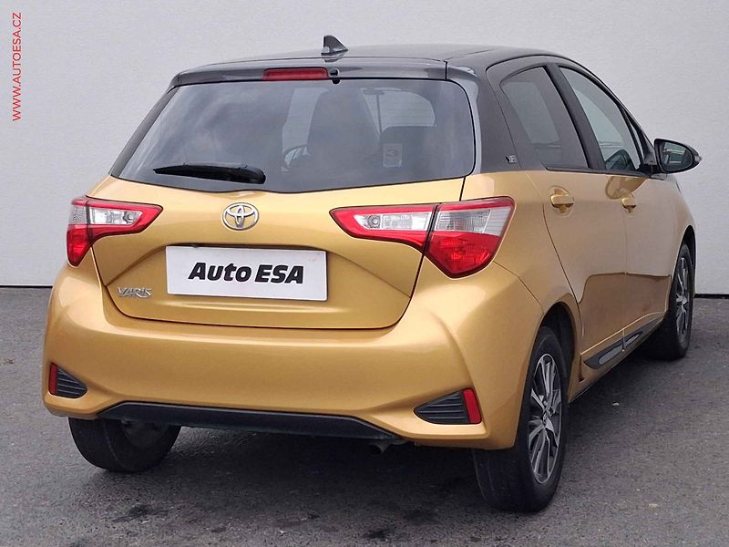 Toyota Yaris (2019) 1.5 VVT-iE, Kamera - fotka 4 z 16
