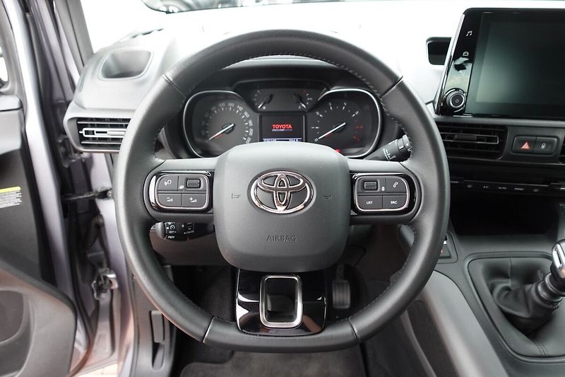 Toyota ProAce City 1.5 D4-D 130 - 6 MT Family L1 - fotka 17 z 31