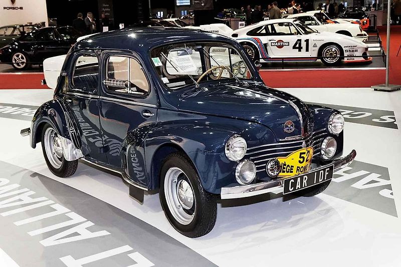 Renault 4CV byl prvním francouzským vozem s více než milionem vyrobených kusů. Zároveň se stal prvním západním osobním automobilem dováženým do někdejšího socialistického Československa. Foto: Wikimedia Commons, François Goglins, CC BY-SA 4.0