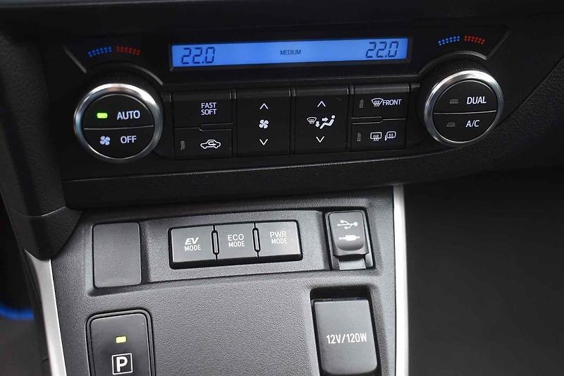 Toyota Auris hybrid je dlouhověká ojetina s nízkou spotřebou