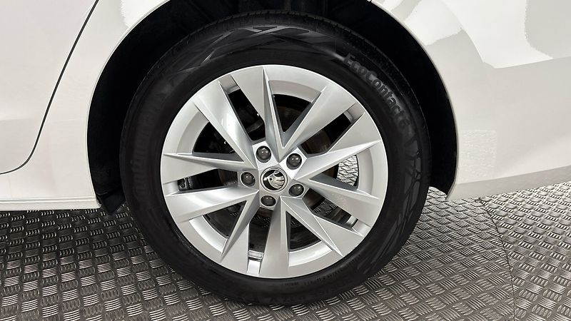 Škoda Octavia 2.0 TDI Style - fotka 19 z 25