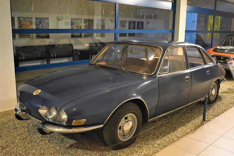 Sanitní Tatra 603A
