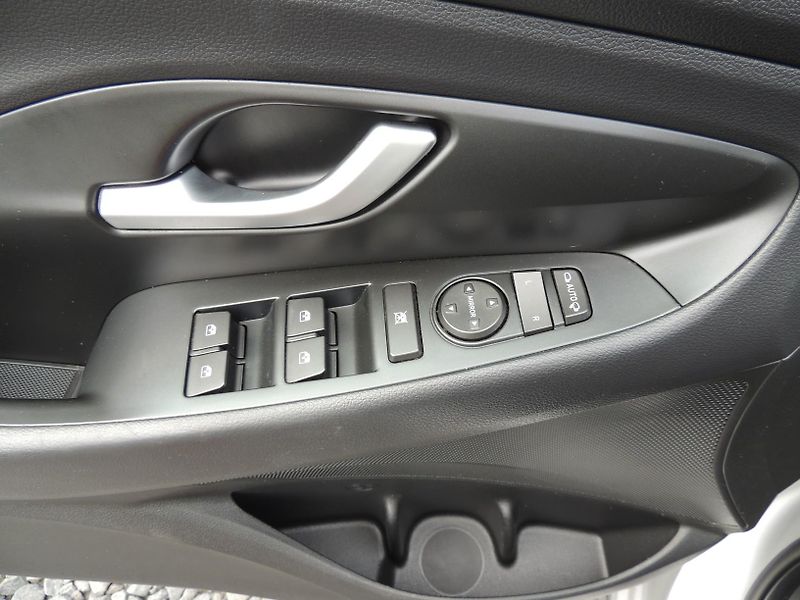 Hyundai i30 (2019) Combi 1.6CRDi,100kw,automat,ČR - fotka 17 z 49