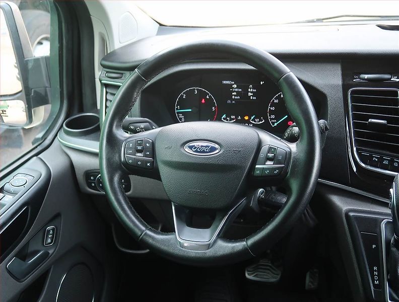 Ford Tourneo Custom (2021) Titanium 2.0 EcoBlue, ČR - fotka 19 z 25