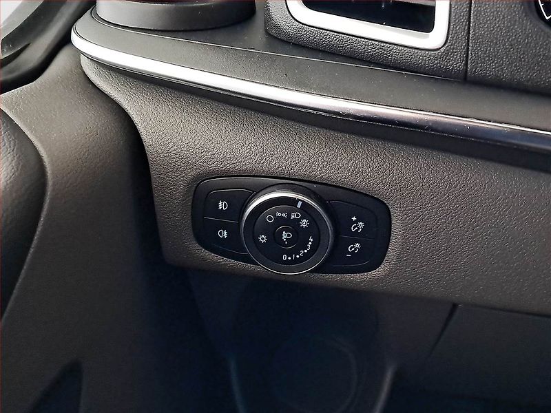 Ford Tourneo Custom (2018) Titanium 2.0 EcoBlue, ČR - fotka 16 z 17