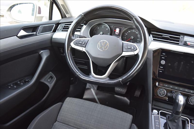 Volkswagen Passat 2,0 TDI 110KW LED MATRIX DSG - fotka 29 z 49