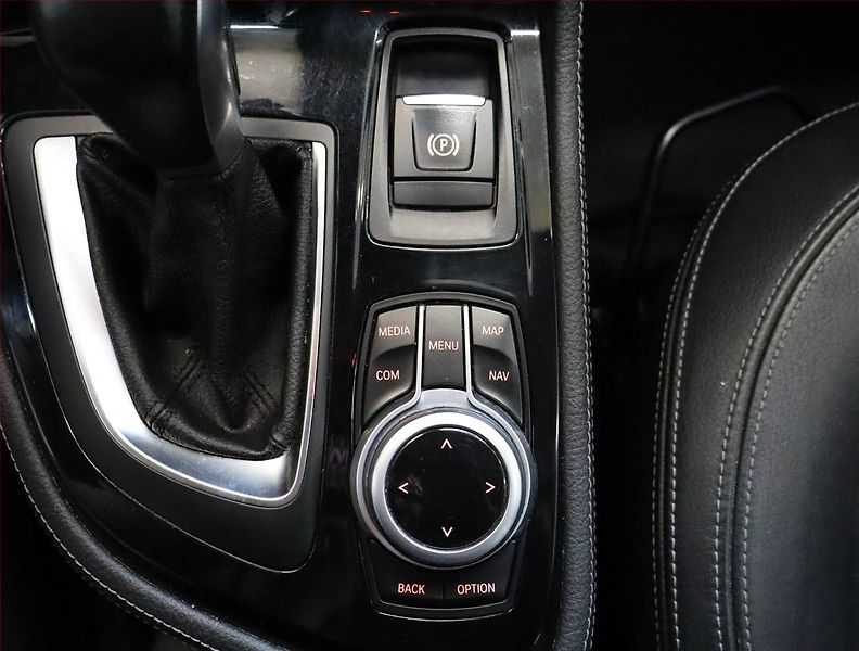BMW Řada 2 (2017) Luxury Line 218d Gran Tourer - fotka 19 z 26