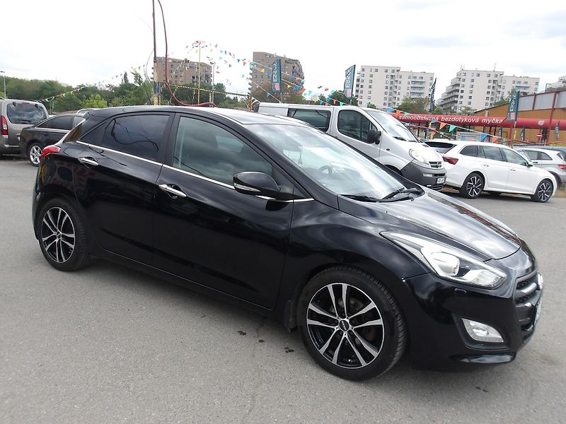 Hyundai i30 1,6CRDi  Automat!! 2 x kola! - fotka 6 z 34