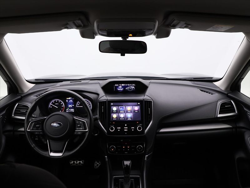 Subaru Forester 2,0 e-Boxer 110kW Comfort CZ - fotka 31 z 38