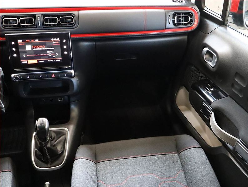 Citroën C3 (2017) 1.2 PureTech, Tempomat - fotka 8 z 19