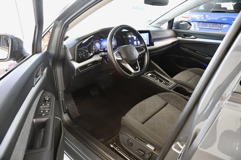Volkswagen Golf Variant (2023) 2.0TDI DSG Display LED  - fotka 10 z 23
