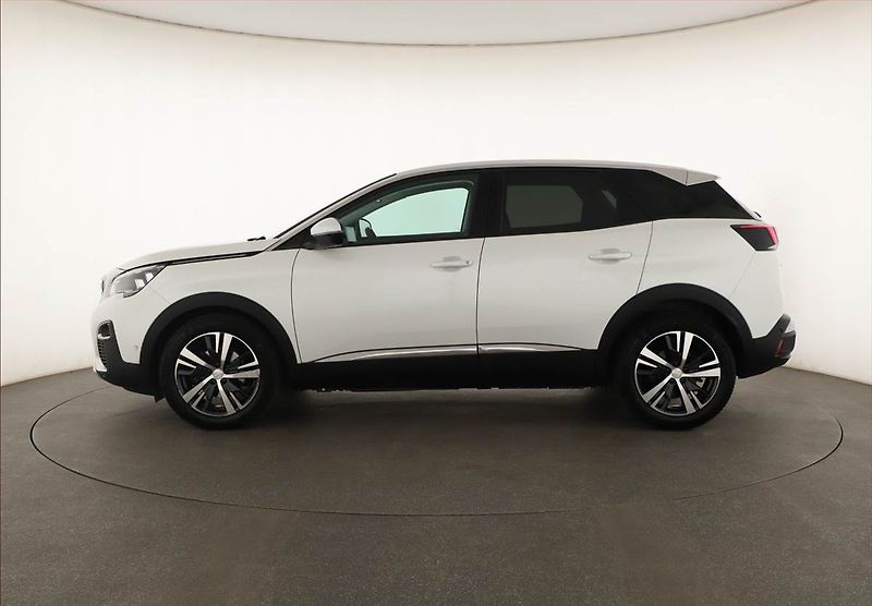 Peugeot 3008 (2020) 1.2 PureTech, ČR,1.maj - fotka 3 z 21