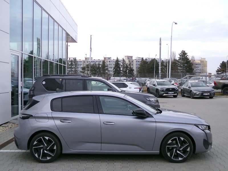 Peugeot 308 ALLURE PACK 1,5 BlueHDi 96kW - fotka 10 z 15