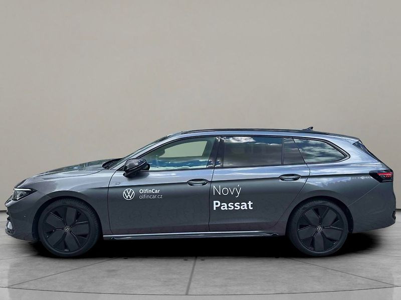 Volkswagen Passat R-Line People - fotka 2 z 7