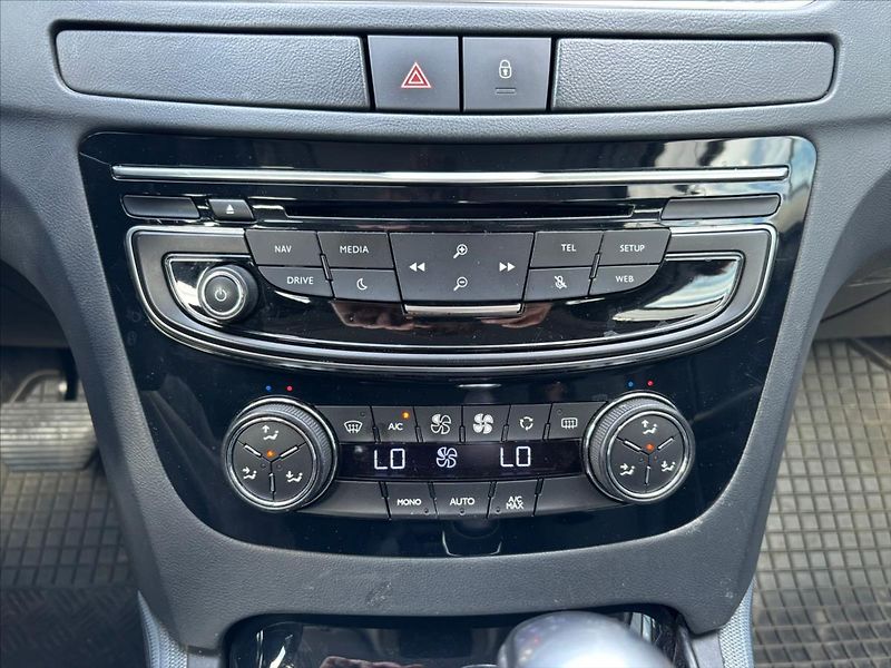Peugeot 508 1,6 THP  SW - fotka 12 z 19