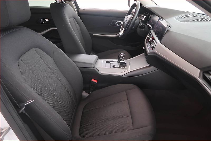 BMW Řada 3 (2020) 320 d xDrive, 4X4, Automat - fotka 9 z 20