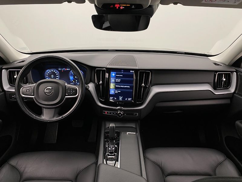 Volvo XC60 B4 AWD MOMENTUM REZERVACE - fotka 2 z 47