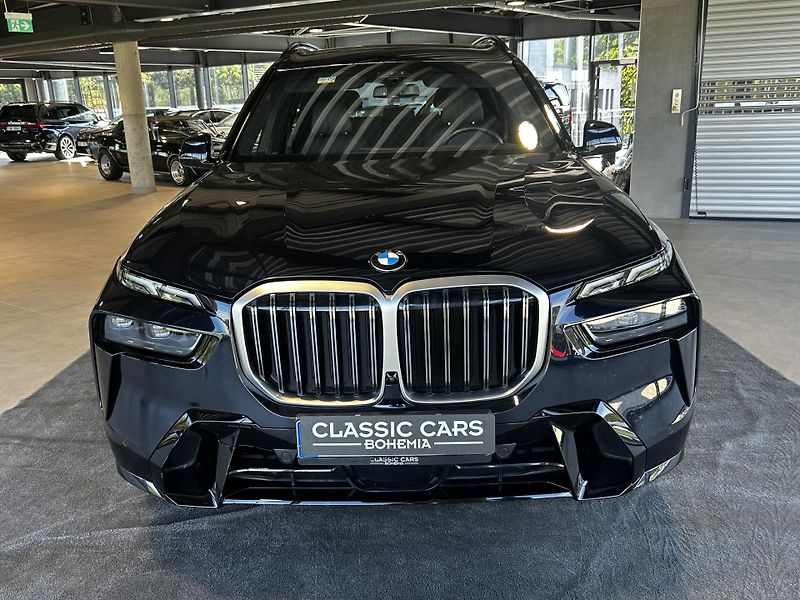 BMW X7 (2024) xDrive 40i M Paket  - fotka 2 z 21