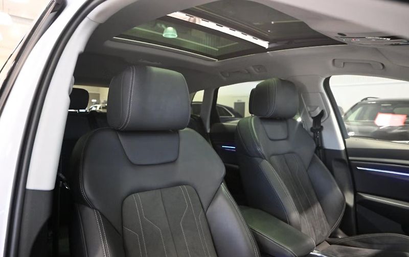 Audi Q8 e-tron 55 Q 360k Pano Tažné BLIS - fotka 13 z 27