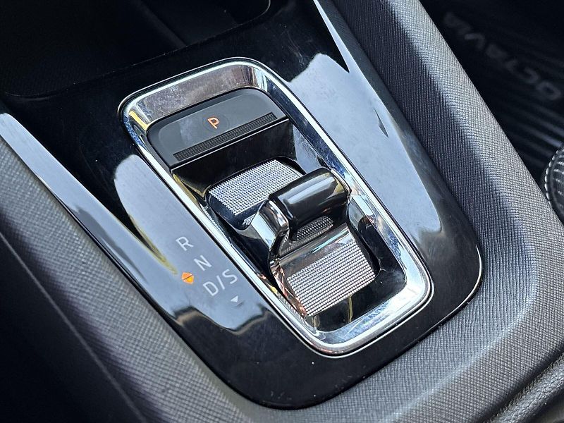 Škoda Octavia (2022) 1.5 TSI M-HEV DSG Ambition+ - fotka 15 z 32