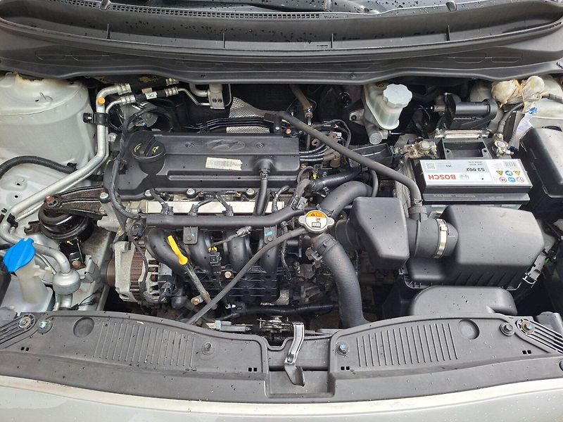 Hyundai i20 (2012) 1.2i 63kW -KLIMATIZACE-S.KNIHA - fotka 20 z 29