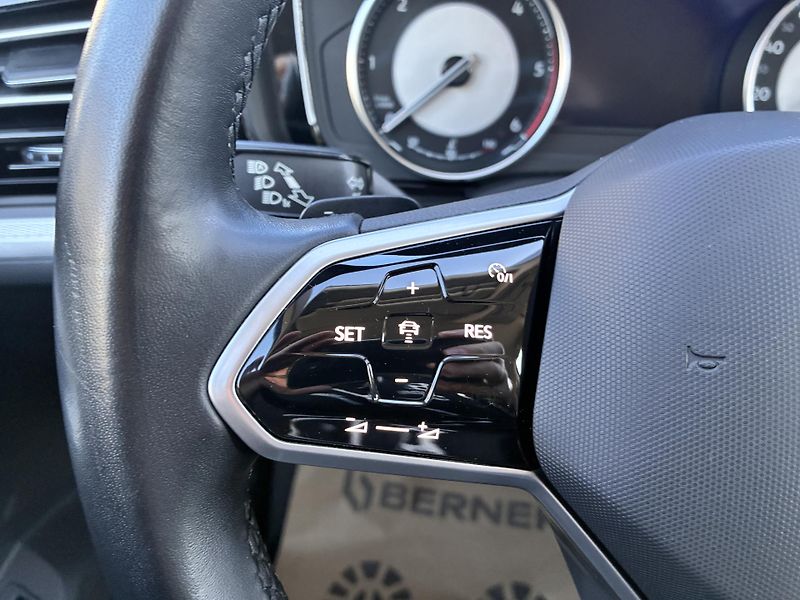 Volkswagen Touareg 170KW,4X4,8°AT,ČERNÁDEEP,TAŽNÉ - fotka 24 z 34
