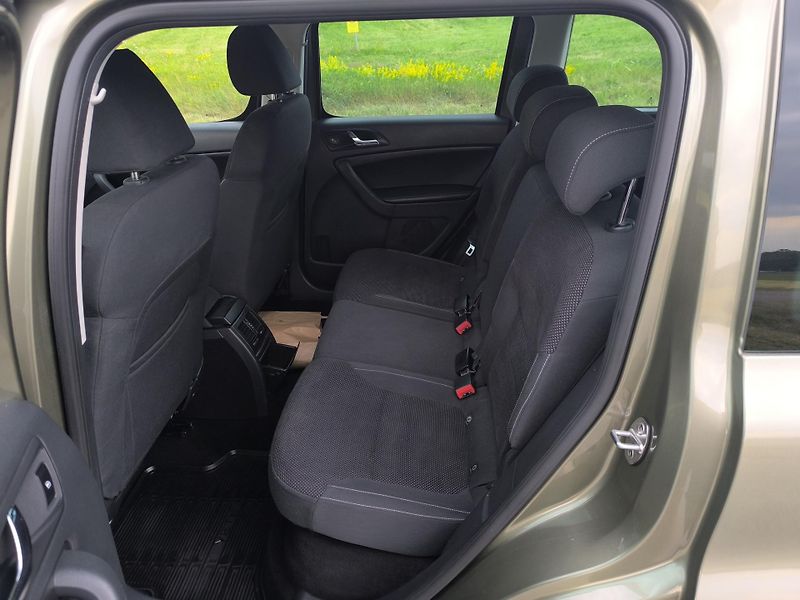 Škoda Yeti (2015) 2.0TDi DOLOŽENÉ KM - fotka 12 z 27