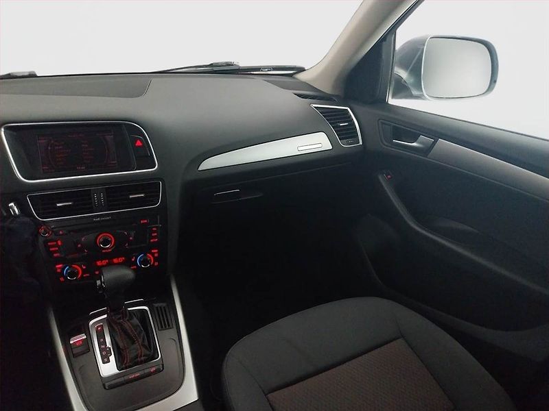 Audi Q5 (2009) basis 2.0 TDI, 4X4, Automat - fotka 8 z 17