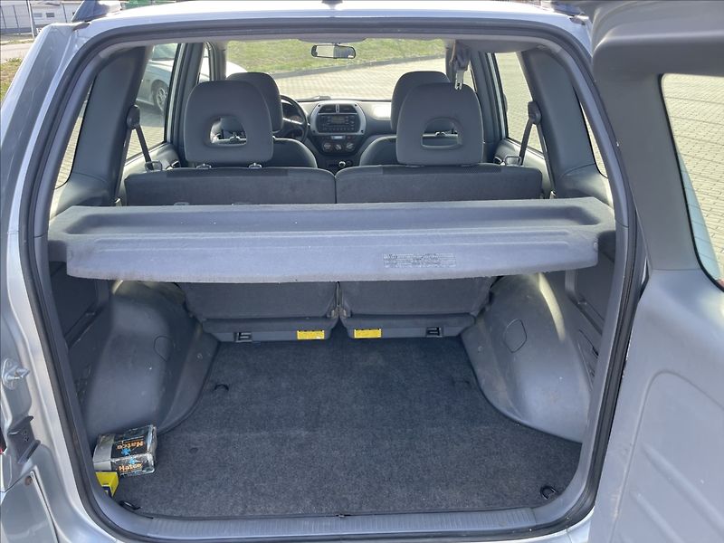 Toyota RAV4 2,0 D-4D 85kw Klima 4x4 po STK - fotka 9 z 23