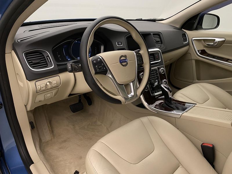 Volvo S60 D4 SUMMUM AUT - fotka 4 z 45