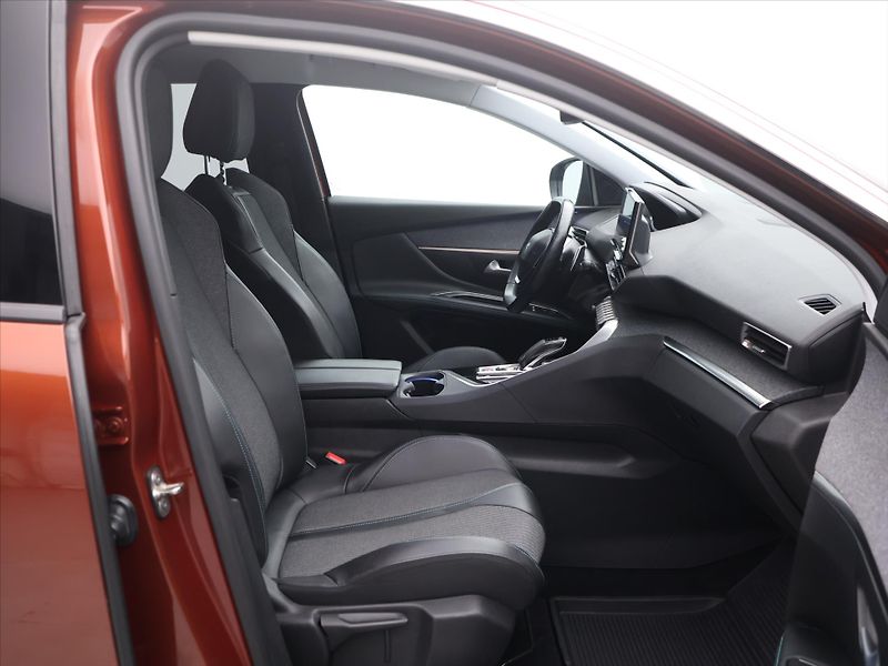Peugeot 5008 1,5 HDI 130k Aut. Allure 7Míst - fotka 11 z 30