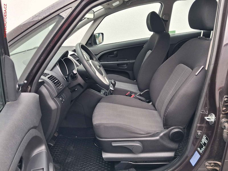 Kia Venga (2010) 1.4i, 2.maj,ČR, AC, +sada kol - fotka 9 z 16