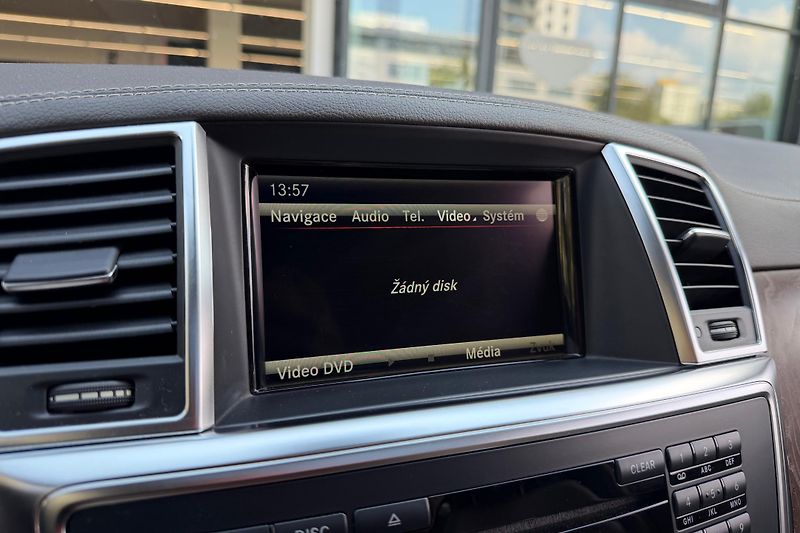 Mercedes-Benz GL (2014) GL 350 Bluetec 4Matic - fotka 34 z 42