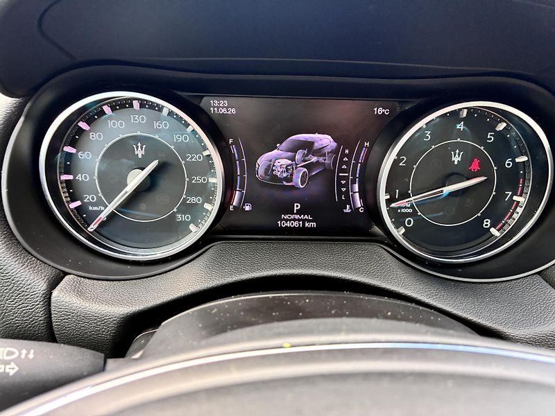 Maserati Levante 2.0l 243kW GT Hybrid 4x4       - fotka 33 z 41